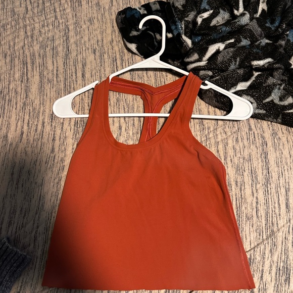 Lululemon workout top - Picture 2 of 2